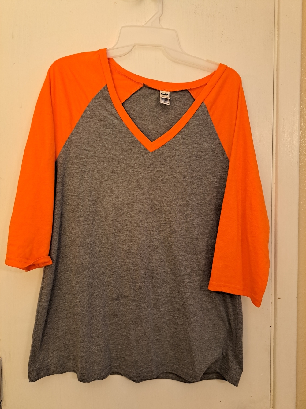 Kavio!  Women's Gray and Orange V-Neck Raglan 3/4 sleeve lightweight Tee